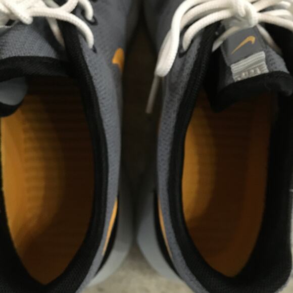 New Nike Roshe One Men's size 6 Women's 7.5 - Picture 8 of 8